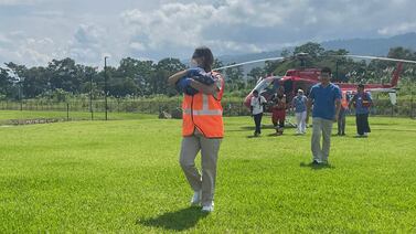 Helicóptero trasladó al hospital a mamá que tuvo a su bebé en una comunidad indígena