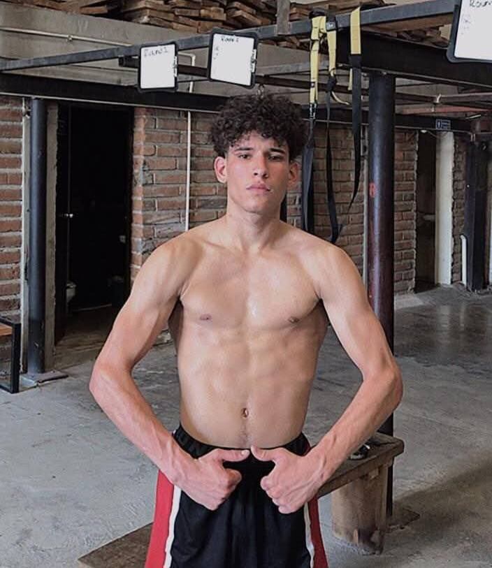 Joven boxeador Jesús Ivan Mercado