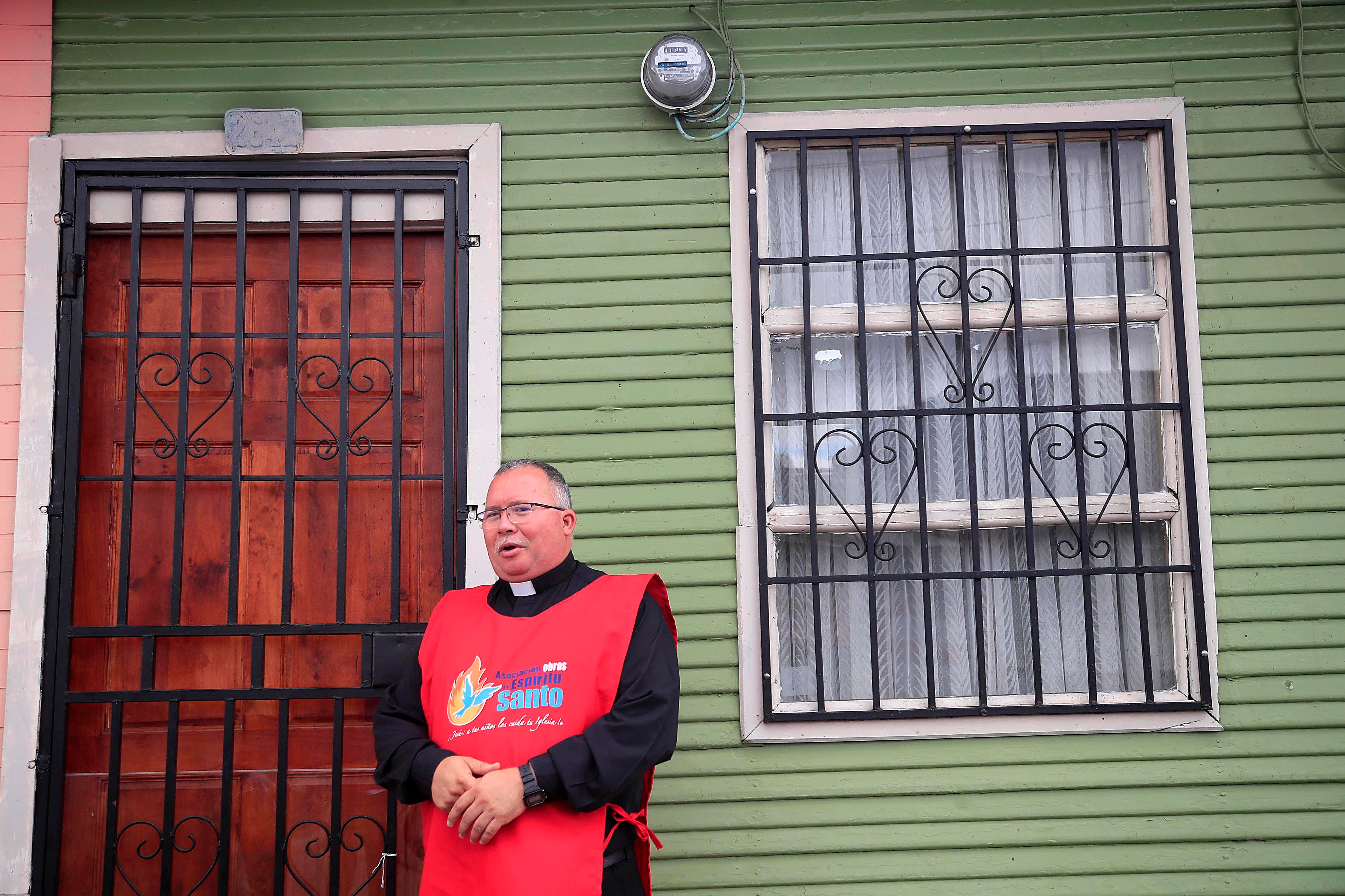 26/01/2024 Barrio Cristo Rey. Recorrido por las instalaciones de Obras del Espíritu Santo, con el padre Sergio Valverde, quien además recordó sus años de infancia y juventud en ese lugar donde ahora él dirige toda una comunidad que ayuda a los más necesitados, especialmente niños. Foto: Rafael Pacheco Granados