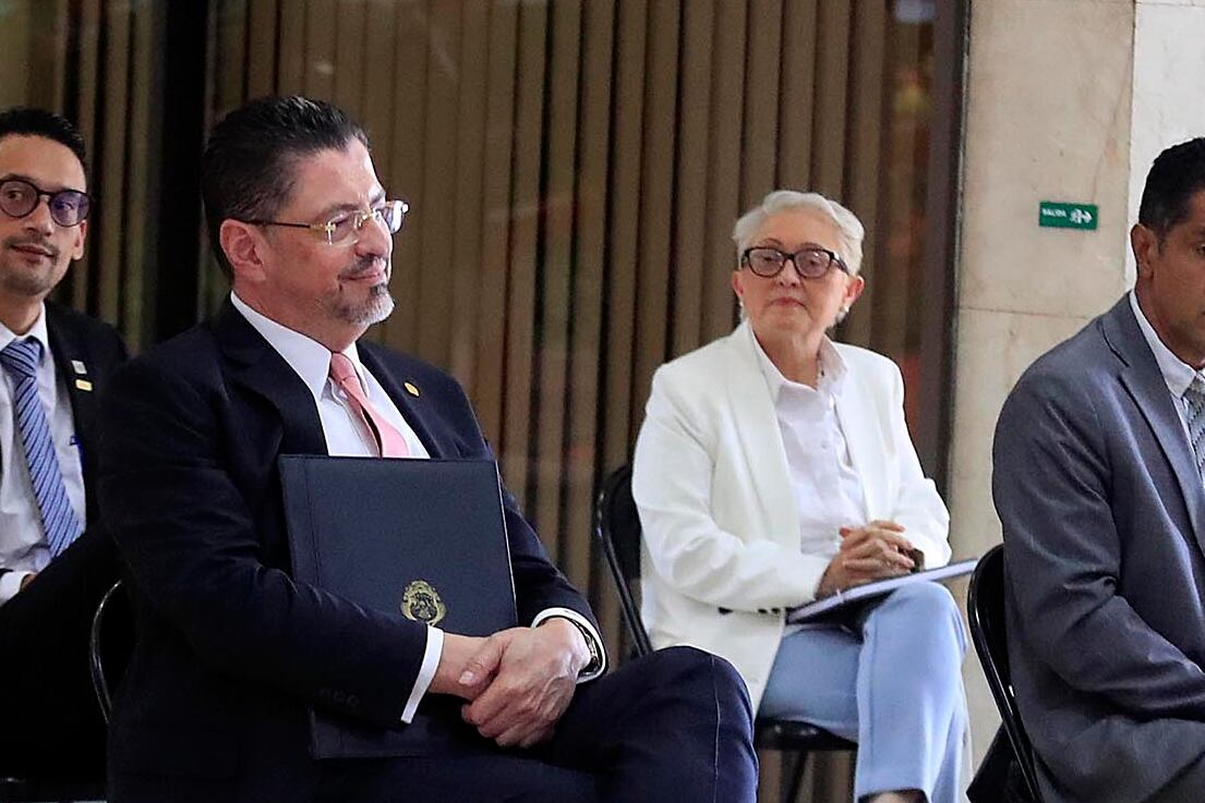 18/05/2022 Casa Presidencial, Zapote. Conferencia de prensa posterior al primer Consejo de Gobierno. Estuvieron presentes el presidente de la República, Rodrigo Chaves, y los ministros, entre otros, de Transportes, Luis Amador Jiménez; de Salud, Joselyn Chacón Madrigal; de Presidencia, Natalia Diaz; de Ciencia y Tecnología, Carlos Alvarado Briceño; de Comunicación, Patricia Navarro; de Hacienda, Nogui Acosta y de Educación, Katharina Müller.