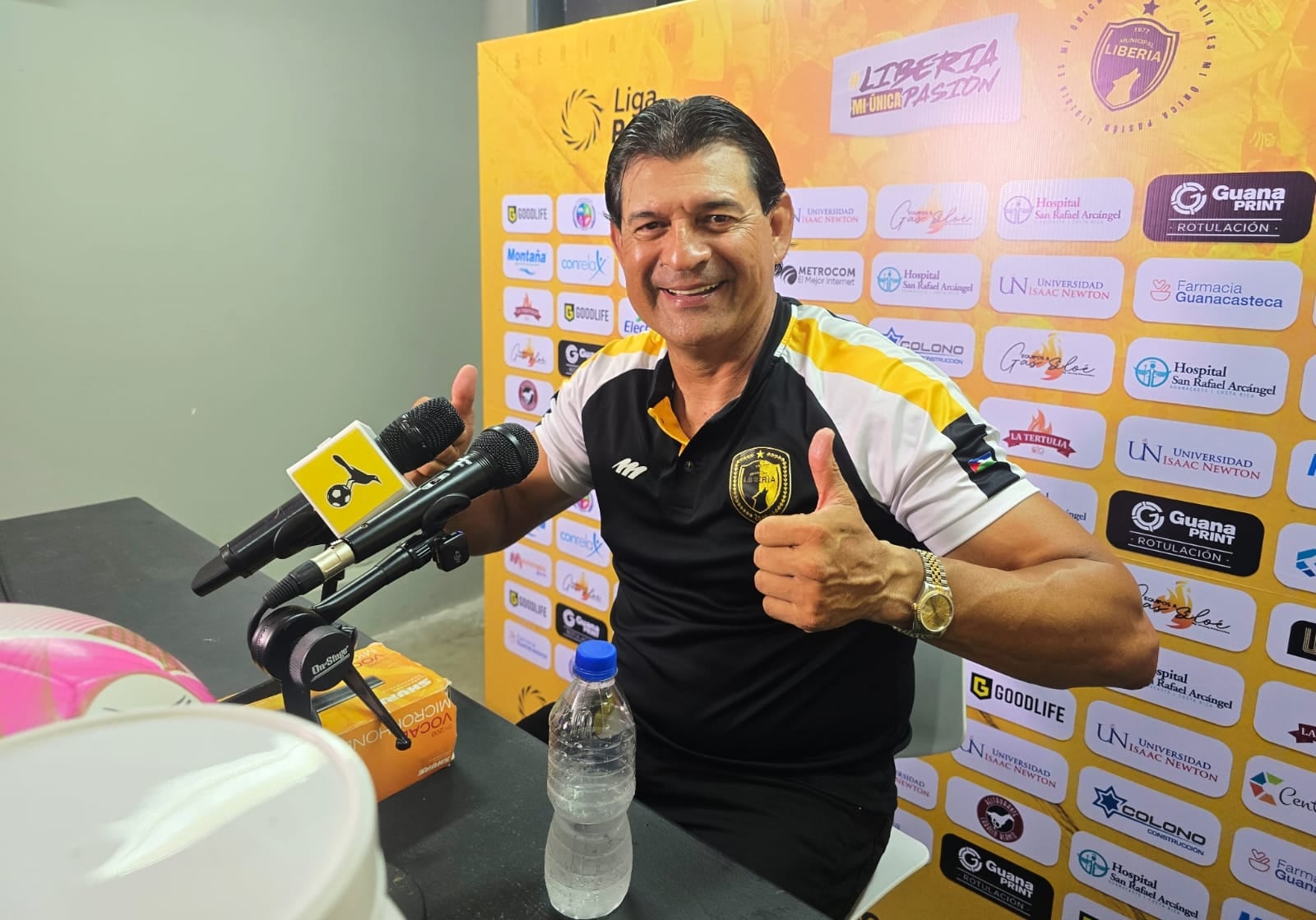 Jose Saturnino Cardozo
Entrenador del Municipal Liberia
Victoria ante el Herediano
19 de octubre del 2025
Cortesía: Municipal Liberia
