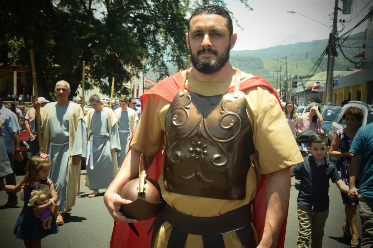 David Jiménez Zamora, sancarleño de 44 años, abogado de profesión, esposo de Guiselle Barquero y, desde el 2018, el encargado de representar a Jesús en la procesión del Domingo de Ramos, la entrada triunfal a Jerusalén en la catedral de Ciudad Quesada