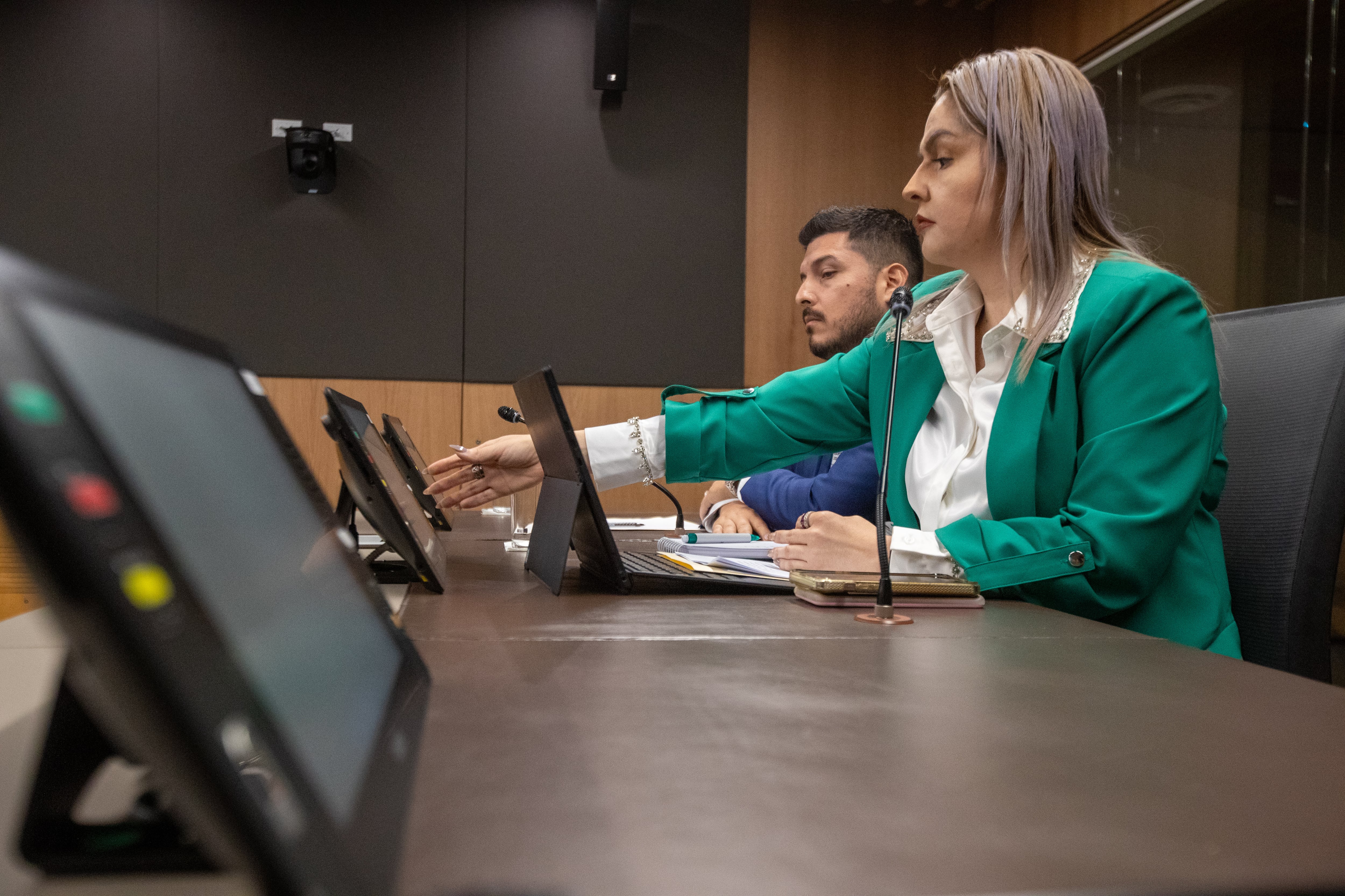 13/11/2023, San Jose, Asamblea Legislativa, comparecencia de Jacqueline González funcionaria del ICE en la comisión de investigación de contratos del SINART.