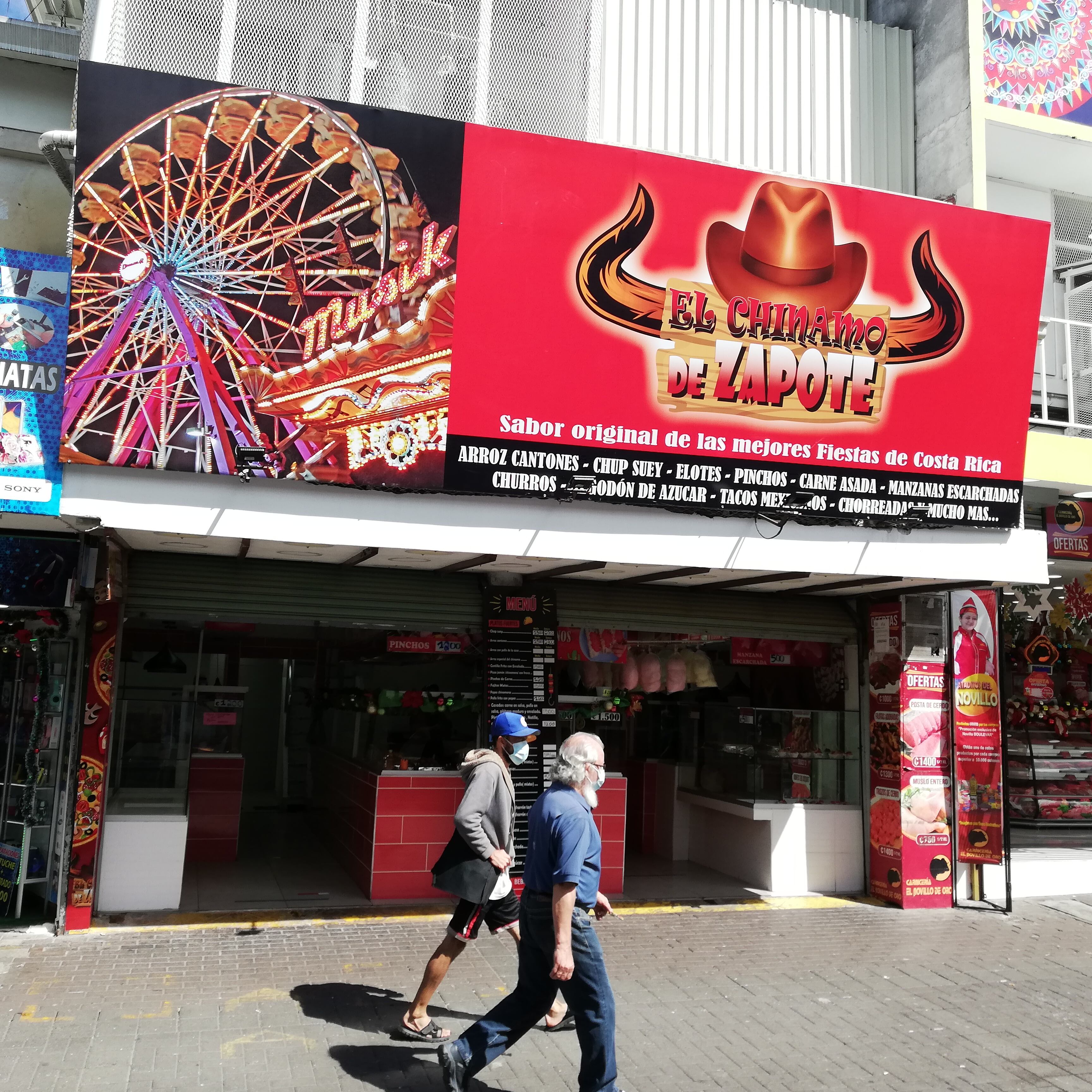El Chimano de Zapote son cinco locales en San José que a falta de Festejos Populares en Zapote, abrieron para alegría de la gente que los a acogido muy bien.