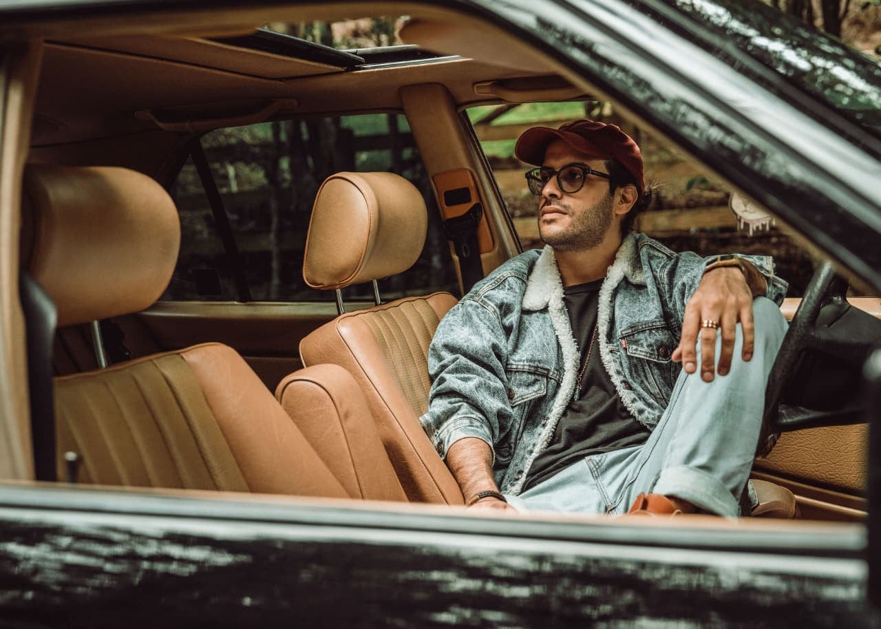 Paolo Chacón compró el Mercedes Benz en el 2018 aún sin saber conducir.