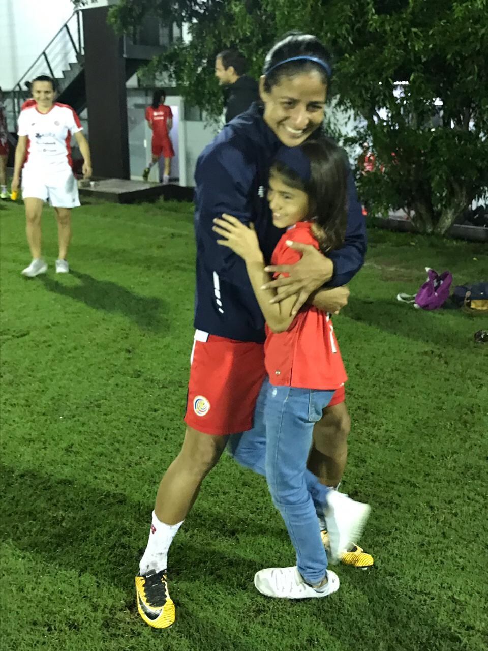 Shirley Cruz cumple sueño a Isabella Marín.