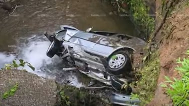 La dura escena que encontraron los rescatistas tras la tragedia que enluta a tres familias en La Fortuna