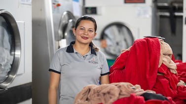 Trabajar en motel le ayuda a madre nicaragüense a mantener vivo su sueño de ser enfermera