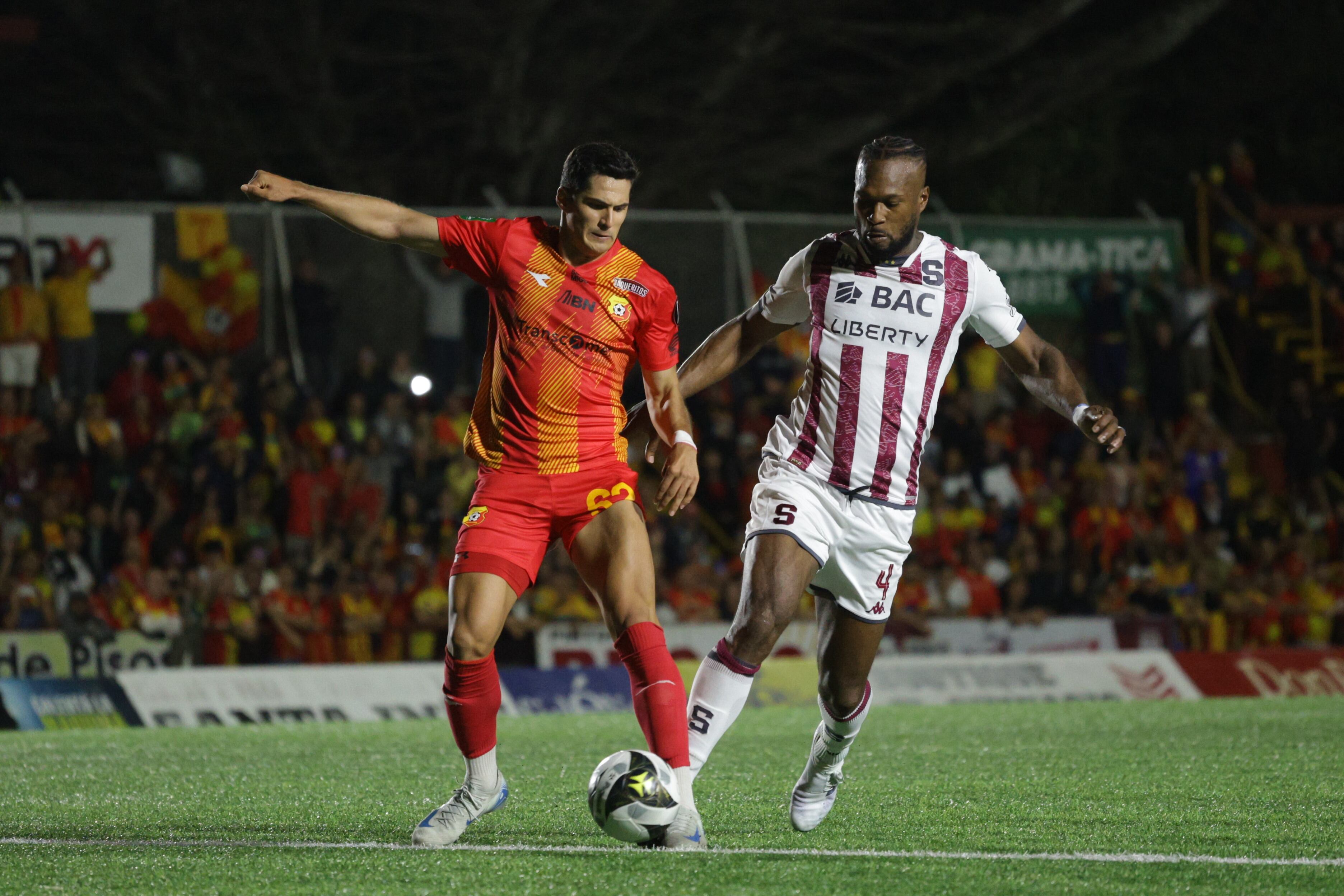 15/12/2024, Heredia, Barva, Estadio Carlos Alvarado, partido de ida de la final de segunda fase, del torneo de apertura 2024, entre el Club Sport Herediano y el Deportivo Saprissa.