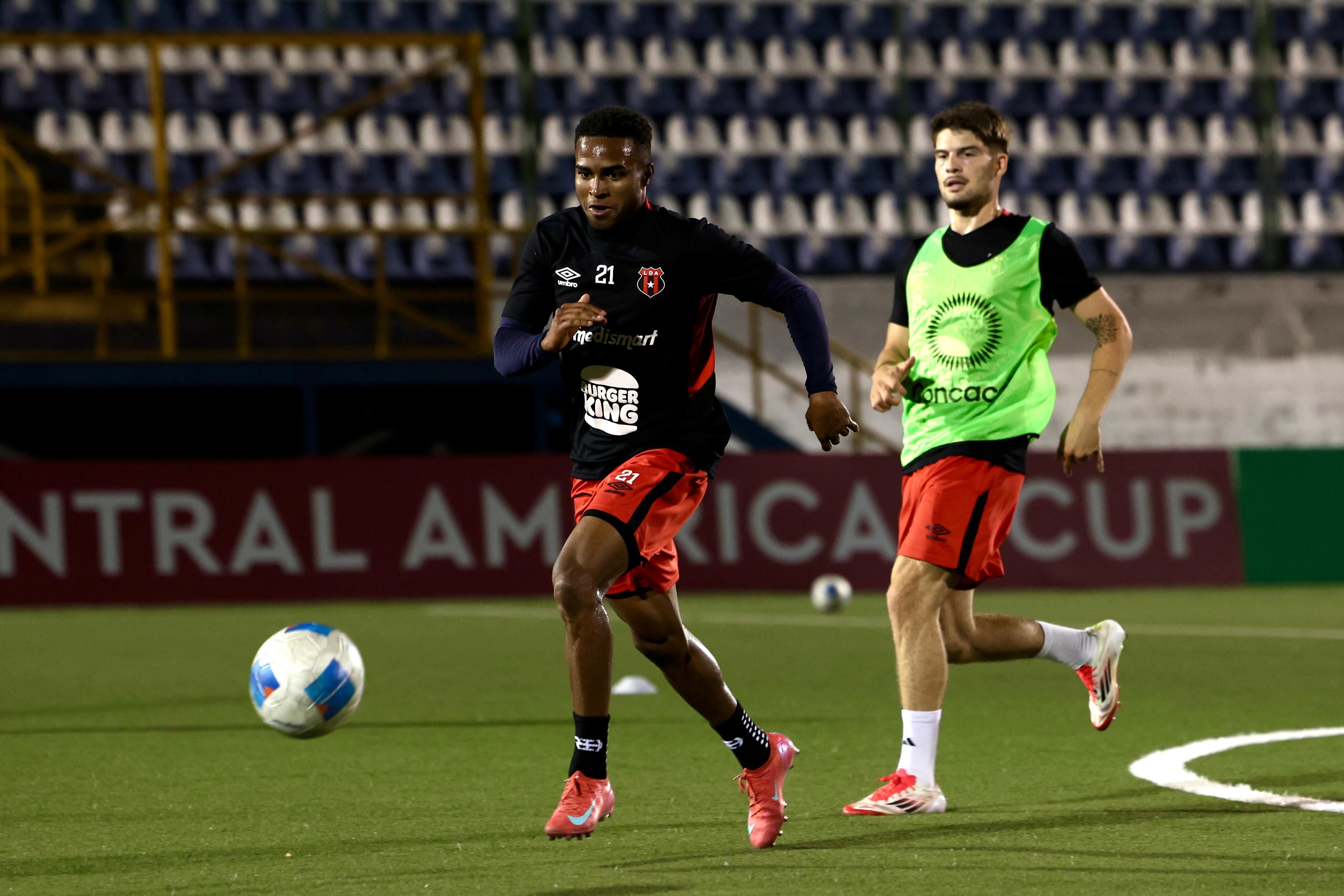 Kenyel Michel y Elián Quesada podrían ver acción en el partido entre Managua FC y Liga Deportiva Alajuelense, en la Copa Centroamericana de Concacaf.