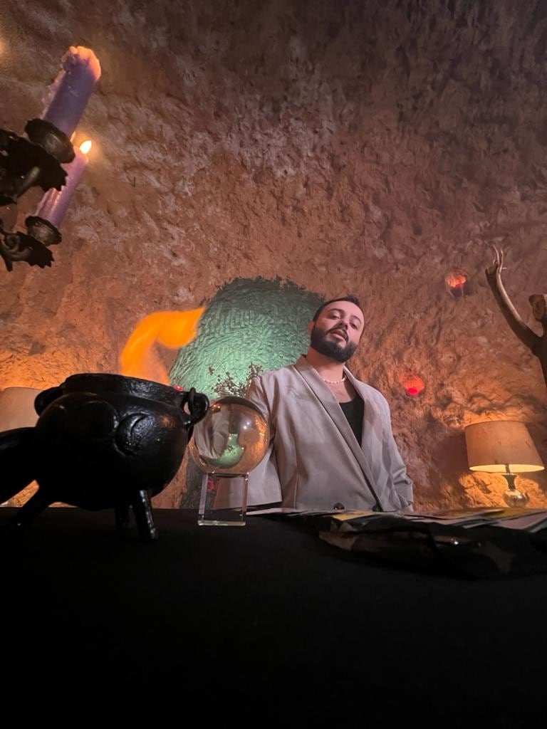 El influencer La Bruja nos dio sus predicciones para el 2024