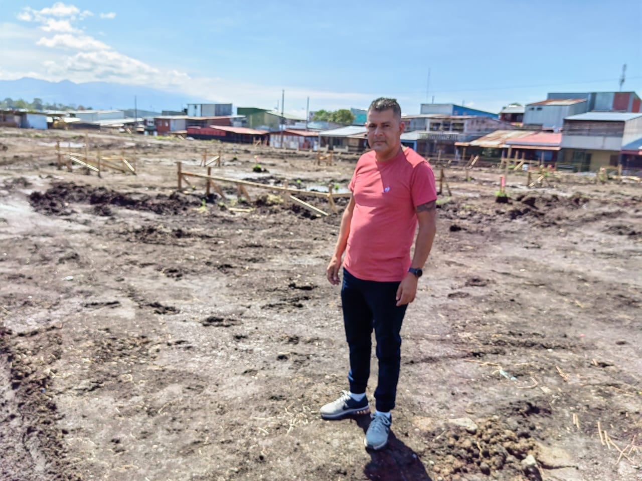 El pasado 25 de abril del 2022 la construcción de un pulmón verde, el nuevo Parque Corina Rodríguez 1986, en la urbanización Corina Rodríguez de San Felipe de Alajuelita. En la foto, Eduardo Vargas Chavarría, presidente de la Asociación de Desarrollo Integral Corina Rodríguez