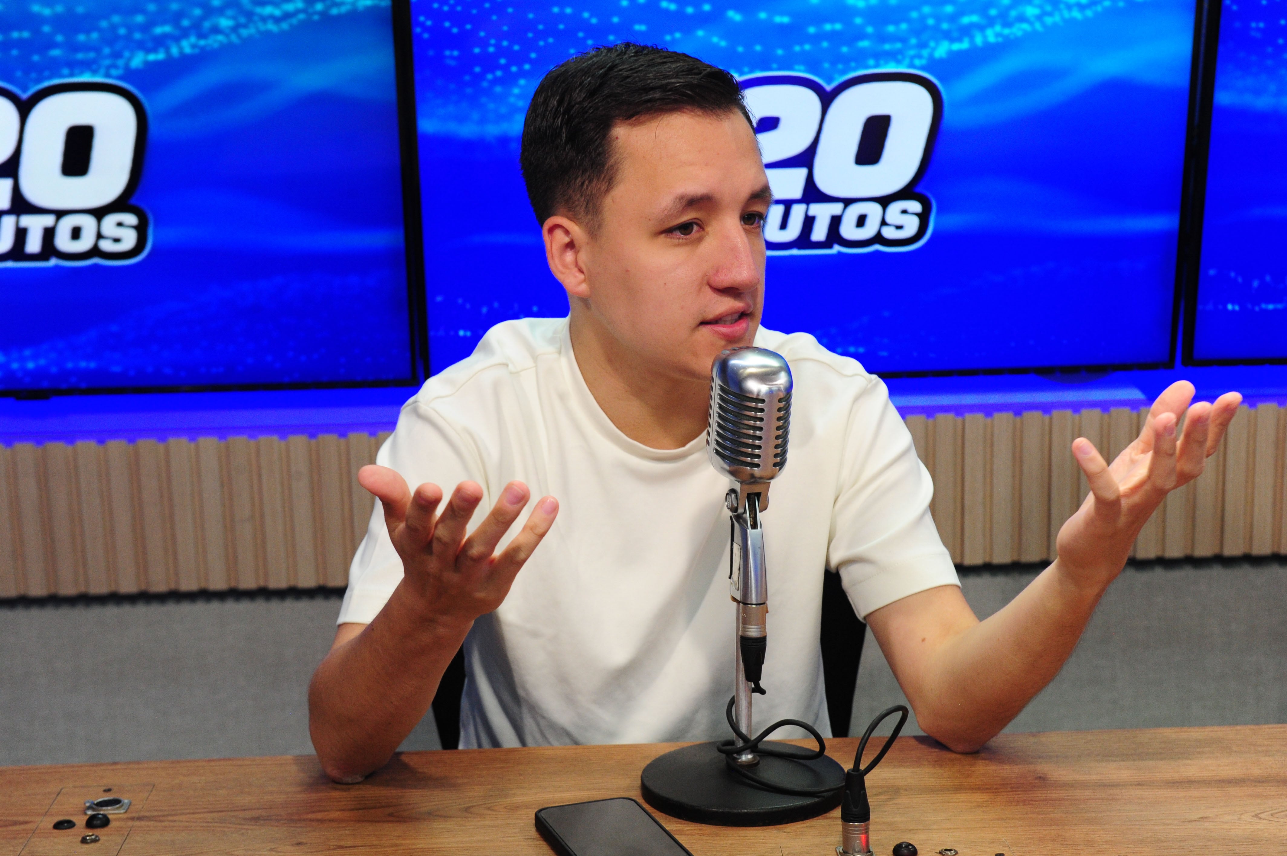 Programa deportivo 120 Minutos Repretel.