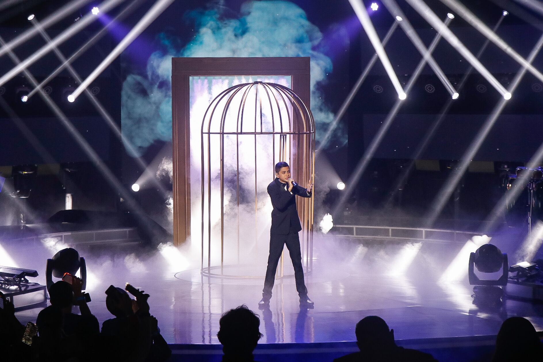 17/09/2023. Tercera Gala de Nace una estrella. Canal 7, La Sabana. San José. Fotografía: Lilly Arce. En la fotografía: Jeremy interpretando Palabras de honor.