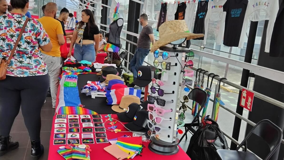 Desde las diez de la mañana de este viernes 23 de junio y hasta las 7 de la noche del sábado 24 de junio se realiza la feria de arte, cultura y emprendedurismo que organiza la Fundación Celebración de la diversidad (Pride CR)