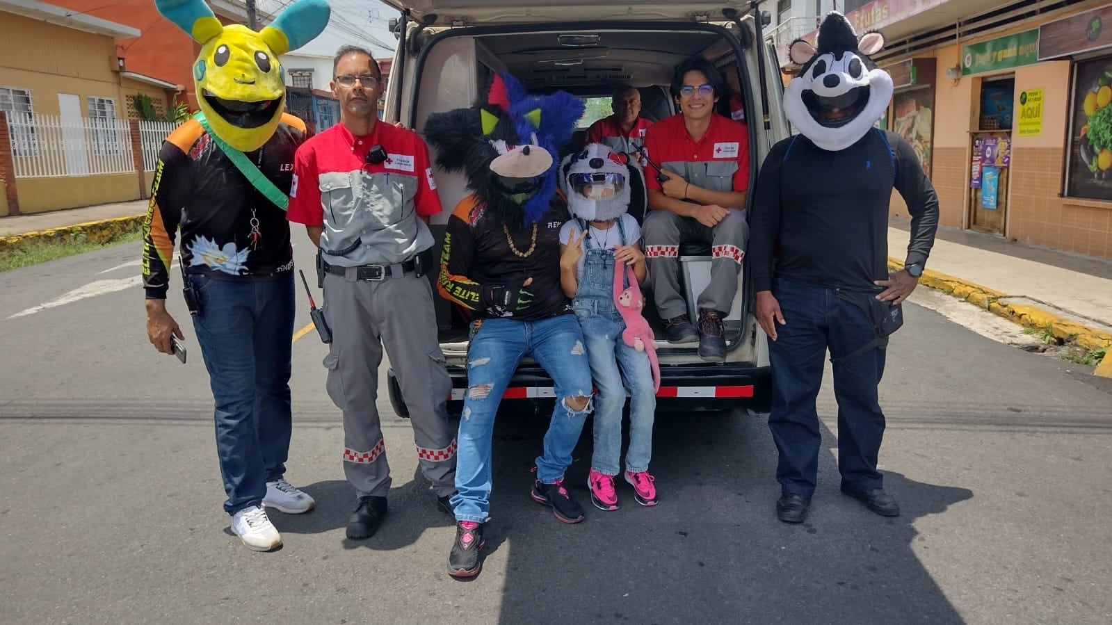 Hay un club de peluches motoqueros que se llaman Looney BikersClubcr que, posiblemente, usted ha visto rodando por las calles del país o le han tocado el corazón a algún conocido con la noble obra social que hacen