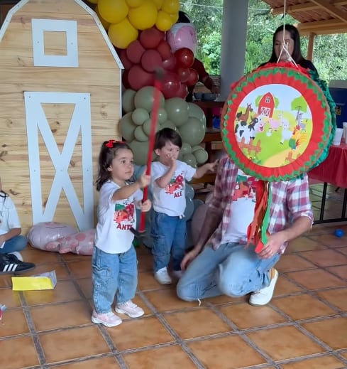 Lussania Víquez y su familia