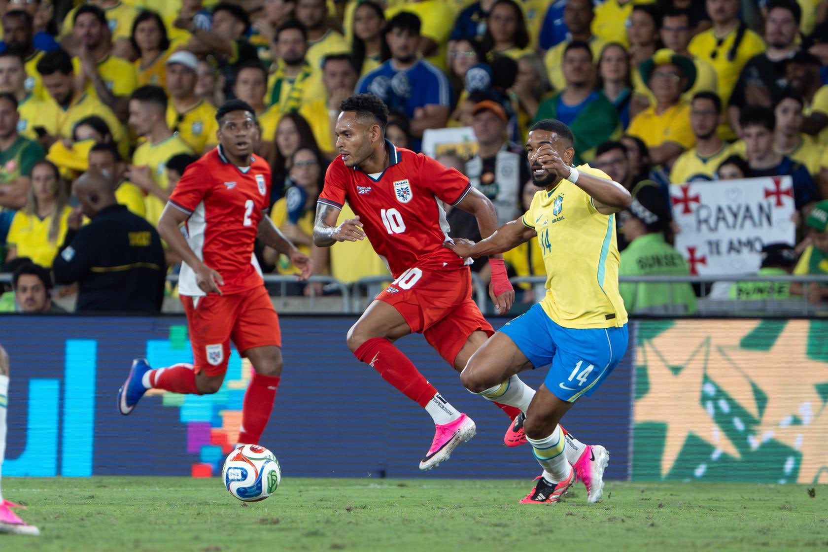 Brasil hizo fiesta en su partido de despedida ante Panamá.