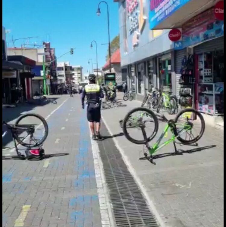 Hombre muere al enfrentarse a balazos a policías en San José. Foto captura de pantalla.