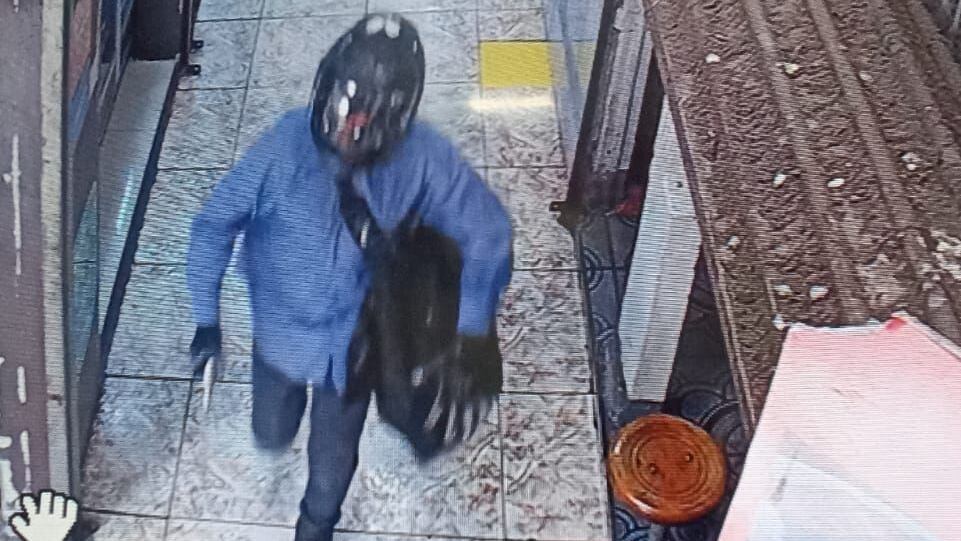 El sospechoso quedo grabado en las cámaras de seguridad del Mercado.