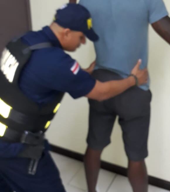 Detienen a sospechoso de homicidio en Siquirres. Foto MSP.