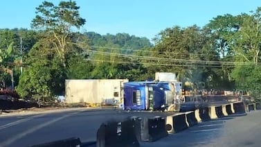 Identifican a uno de los trabajadores fallecidos en fatal vuelco de tráiler en Limón 2000 en ruta 32