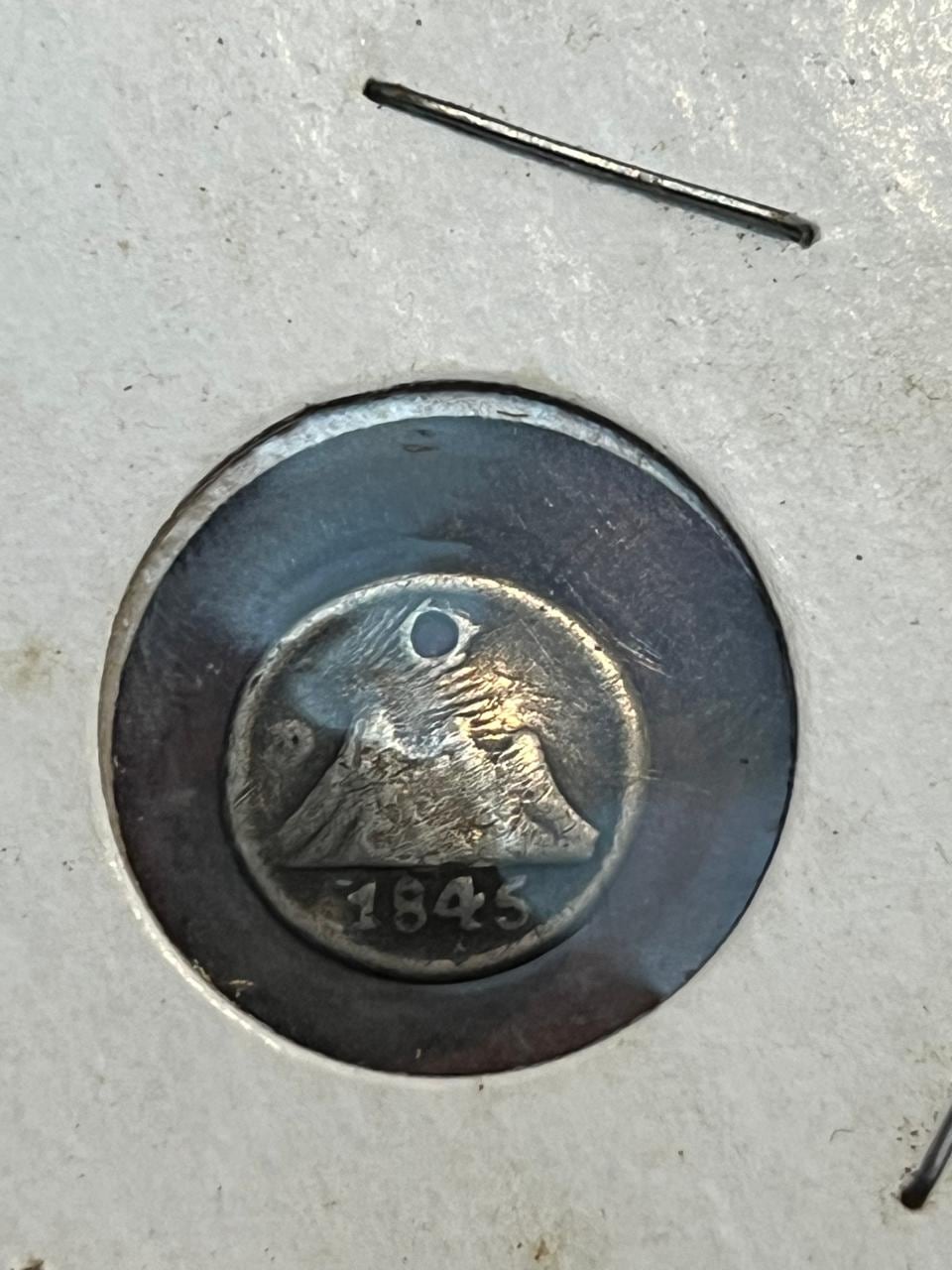 Buscar tesoros dejó de ser cosa de piratas y películas para David Molina Roldán, un vecino de San Juan de Dios de Desamparados que convirtió la curiosidad que heredó de su abuelita en una pasión que hoy lo lleva a recorrer el país entero