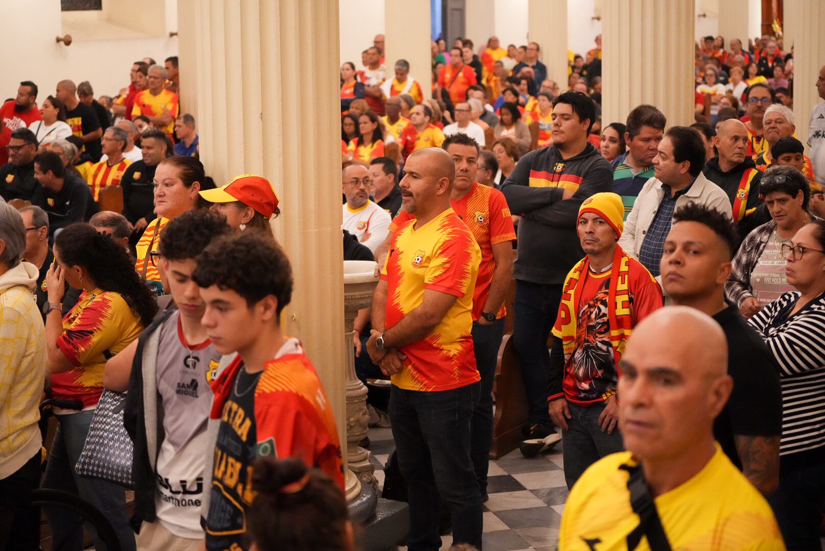 12/06/2025. Misa en celebración a los 104 años del Club Sport Herediano. Iglesia la Inmaculada, Heredia. Fotografía: Lilly Arce.