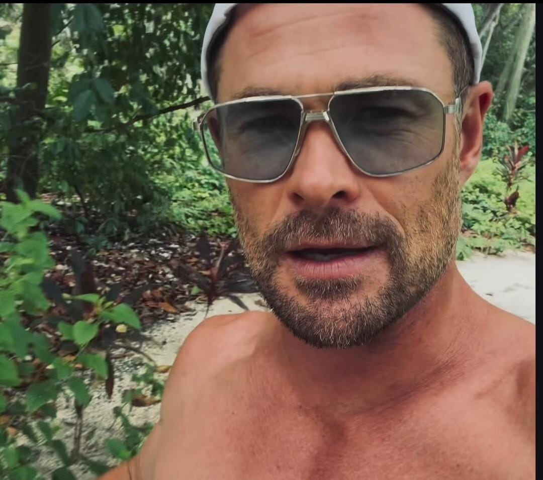 Chris Hemsworth compartió un video entrenando desde una villa en Costa Rica.