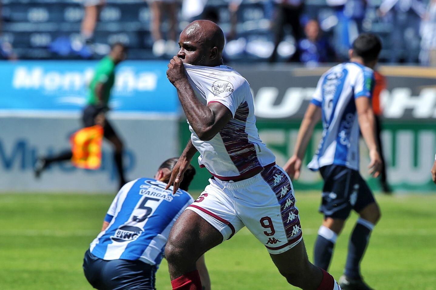 30/11/2023/ Juego entre el Club Sport Cartaginés vs Deportivo Saprissa por la semifinal del torneo Apertura de la Liga Promerica en el estadio Fello Meza / Foto John Durán