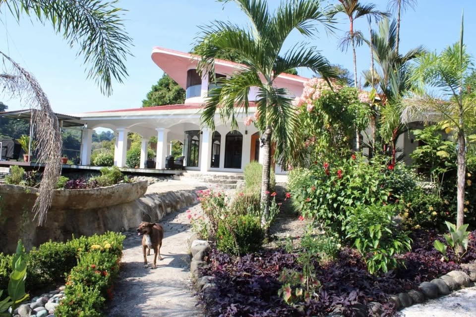 Rüdiger Schickhaus utilizó las redes sociales para ofrecer la hermosa propiedad en la que vivía junto a su esposa Manuela Daxer. Foto: Tomada de redes sociales