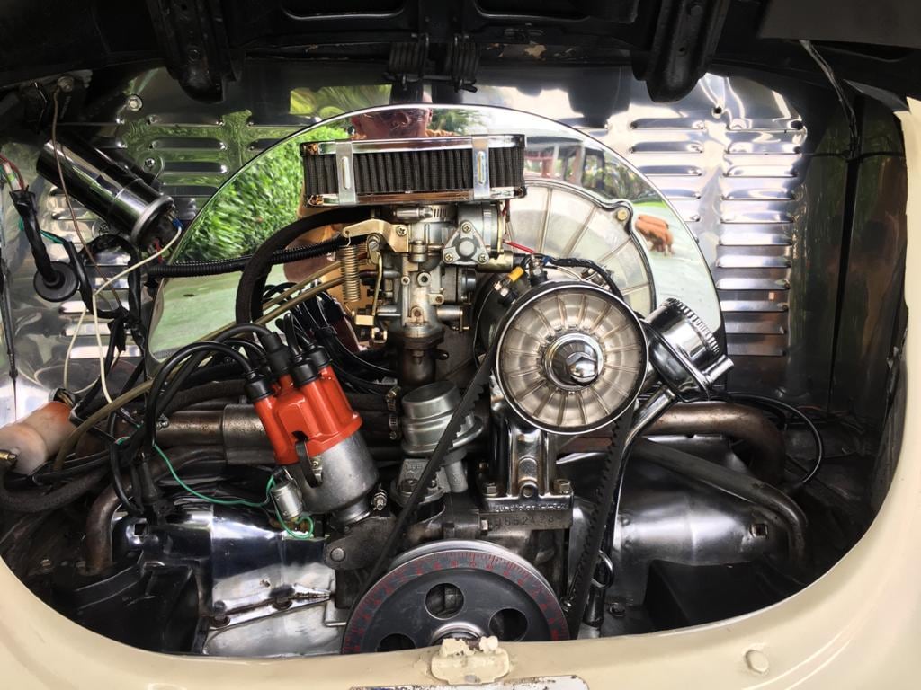 Carlos Manuel Solís, vocho de la semana