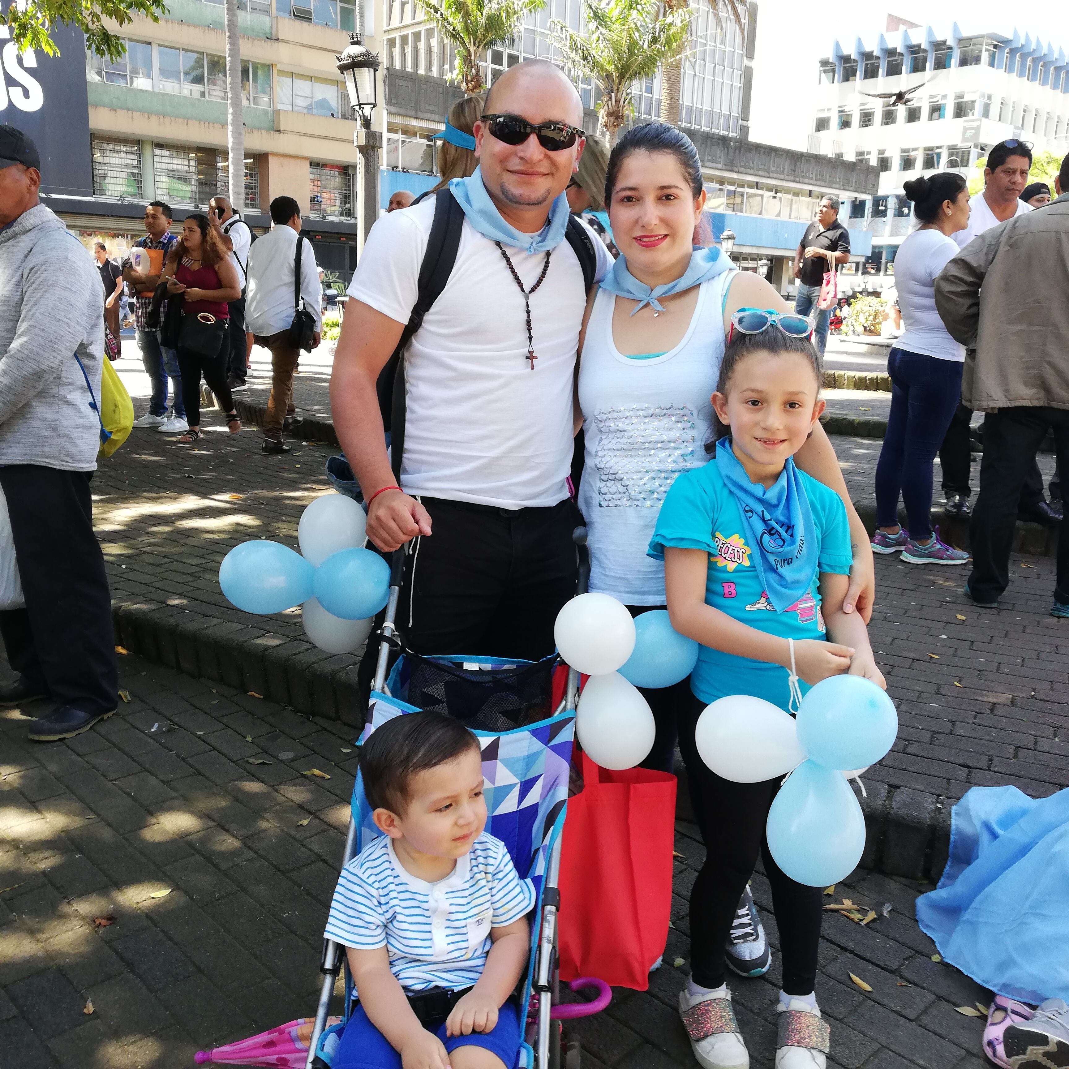 Marcha "A la vida digo sí" organizada por Frente Nacional por la Vida, el grupo Despierta Costa Rica, la iglesia católica y un grupo de iglesias evangélicas del país