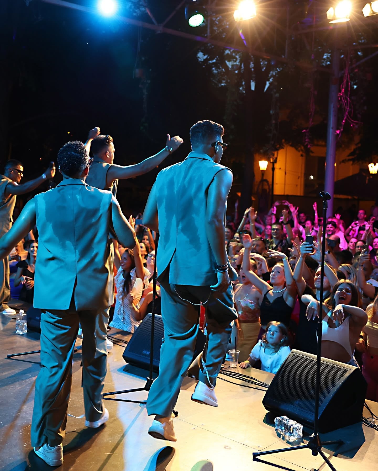 Grupo Extra desborda energía a donde se presenta.