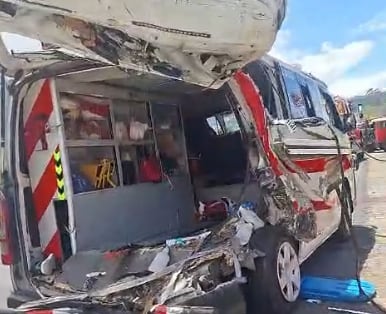 Choque contra ambulancia de la Cruz Roja, en La Unión, Cartago, la mañana del viernes 15 de mayo del 2026. Foto: Captura de video