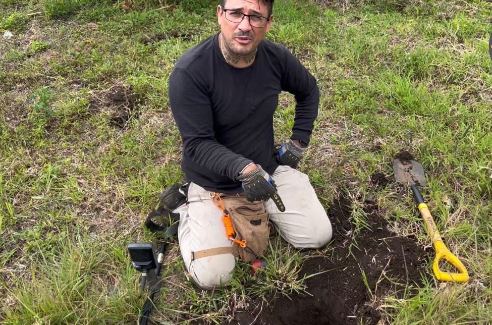 Buscar tesoros dejó de ser cosa de piratas y películas para David Molina Roldán, un vecino de San Juan de Dios de Desamparados que convirtió la curiosidad que heredó de su abuelita en una pasión que hoy lo lleva a recorrer el país entero
