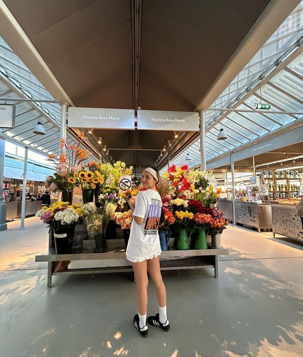 Brenda Alfaro es periodista y logró tener su propio programa llamado Ticos por el mundo. Además le encanta dar noticias internacionales.