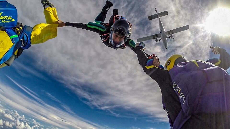 Diana Valerín Jiménez es del puro centro de Cartago, desde niña soñaba con ser astronauta y en el 2025 podría ser la primera mujer en la Tierra que haga un salto en paracaídas desde la estratósfera, a 42.519 metro de altura.