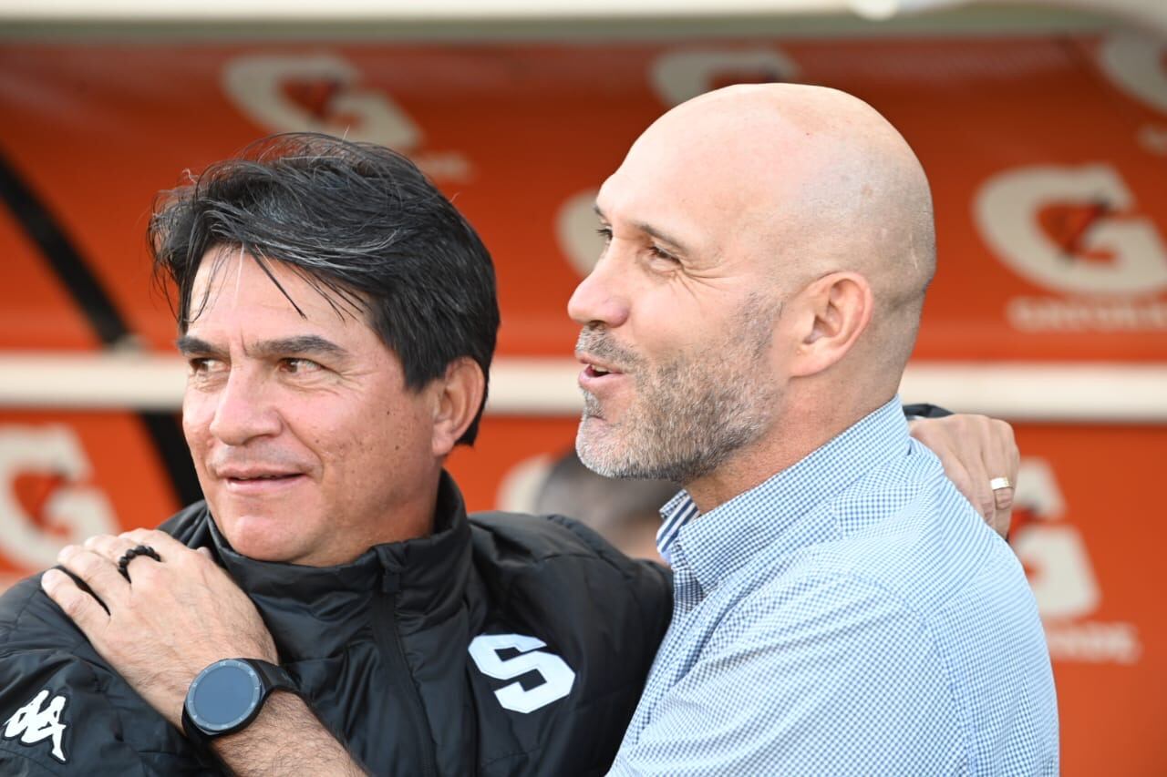 Juego entre Saprissa vs San Carlos en el estadio Ricardo Saprissa / foto Albert Marín