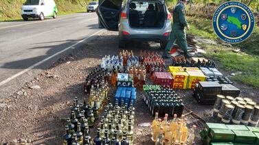 Condenan a expolicía por robar licor de contrabando que había decomisado