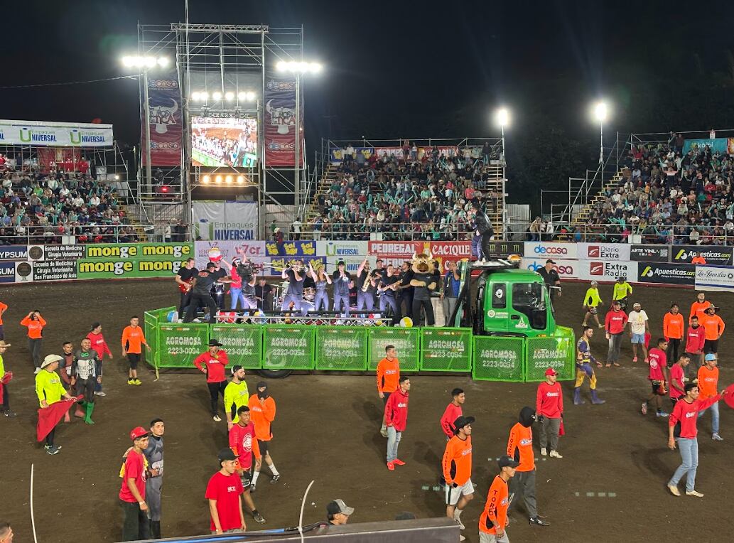 Mauricio Astorga vivió segundos de angustia este viernes en Toros Teletica