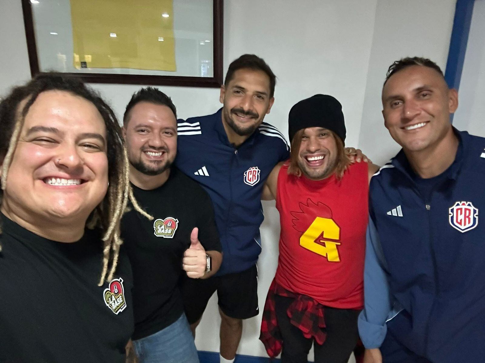 Humoristas de La Base Podcast con los jugadores de la Selección Nacional de Costa Rica previo al partido contra Nicaragua.