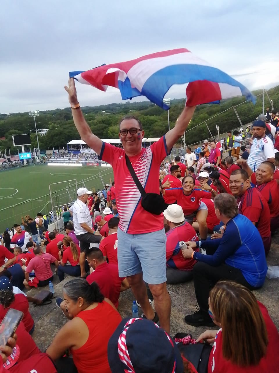 Ambiente de aficionados de Costa Rica en el Estadio Nacional de Managua en Nicaragua.