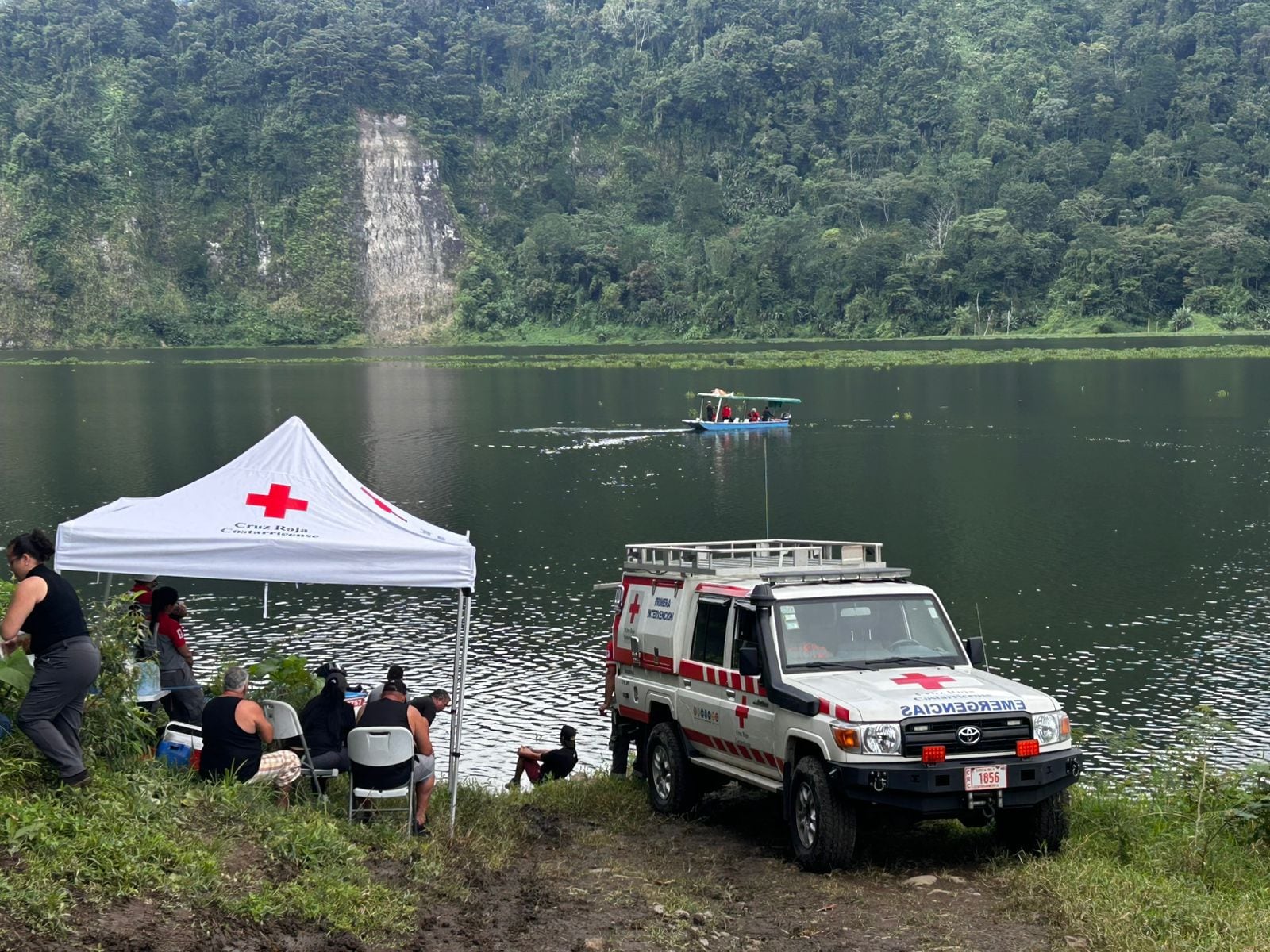 Búsqueda laguna del río Reventazón