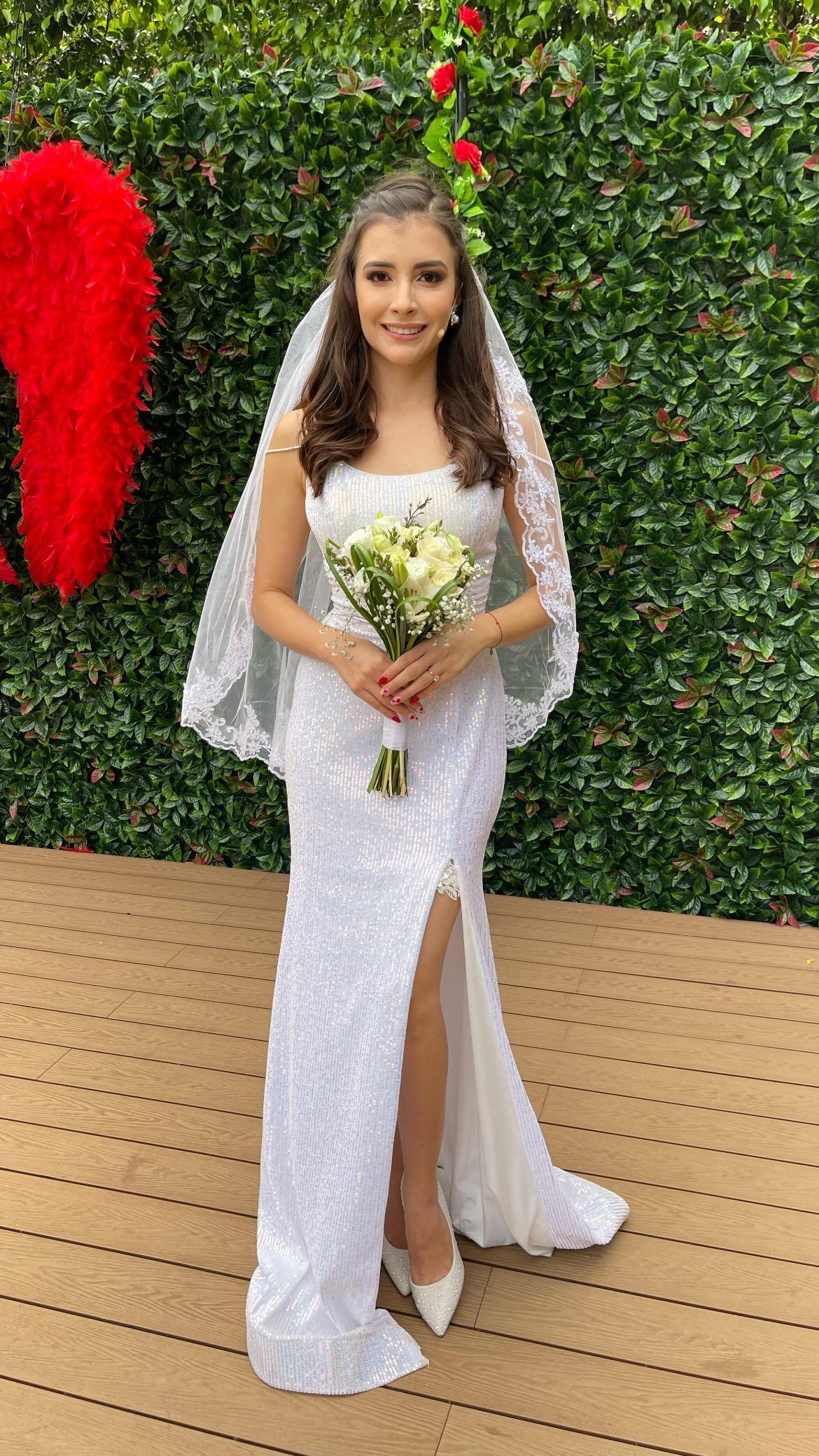 Presentadora de Repretel, Maricrís Rodríguez, se vistió de novia antes de tiempo