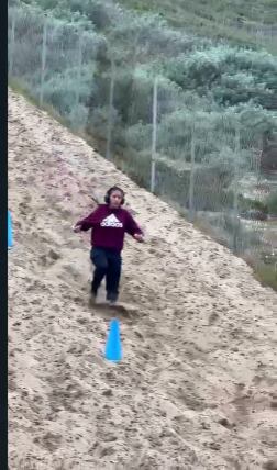 Yokasta Valle, dunas de arena, manhattan beach