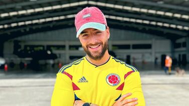 Maluma se lució con su novia y le dio un lujoso regalo de cumpleaños