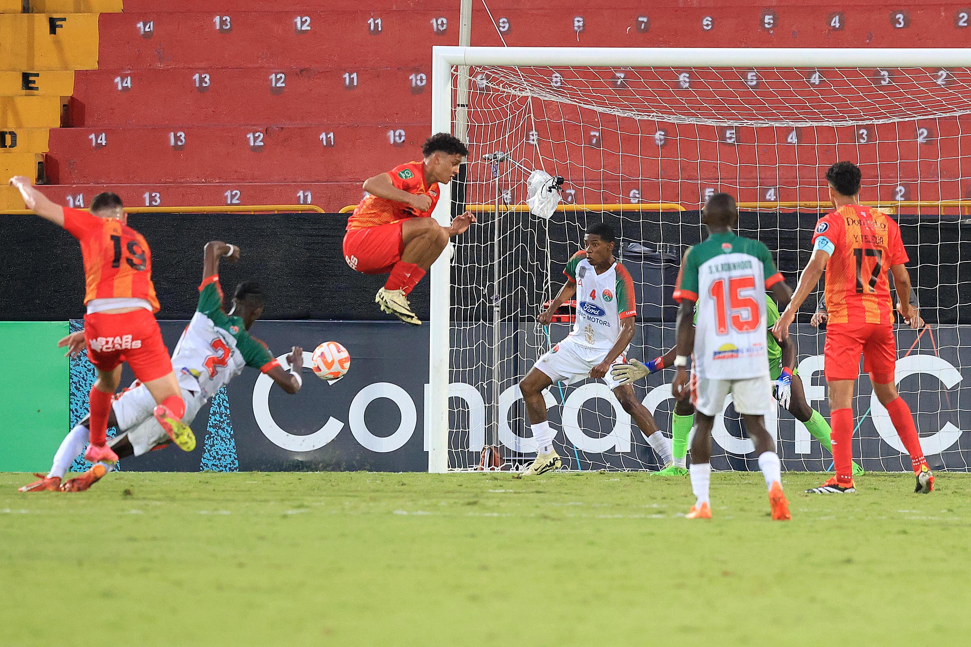 05/03/2024 Estadio Morera Soto, Alajuela. El Club Sport Herediano recibió al Robinhood de Surinam, en partido de octavos de final, Copa de Campeones de Concacaf. Foto: Rafael Pacheco Granados