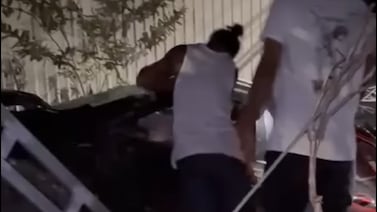 (Video) A conductor que mató a hombre y a niño en populares festejos lo agarraron entre varios y...