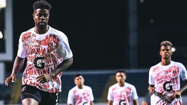 Alajuelense puso dos torres en la zaga con las que espera marcar diferencia en el fútbol nacional